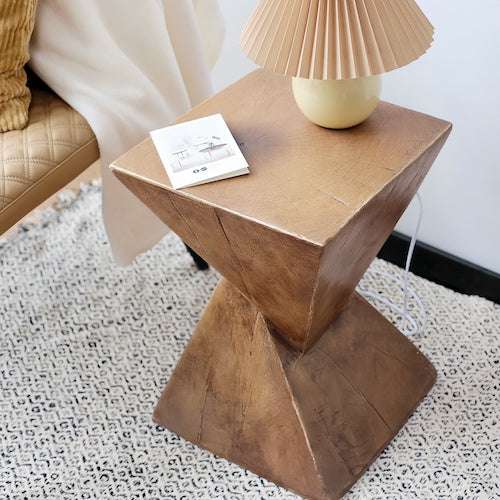 Schmaler Beistelltisch: Moderne Eleganz im Leichtbeton-Stil – Cotswoldnesthome