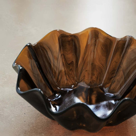 Vintage shell-shaped resin fruit bowl with scalloped edges on living room tabletop