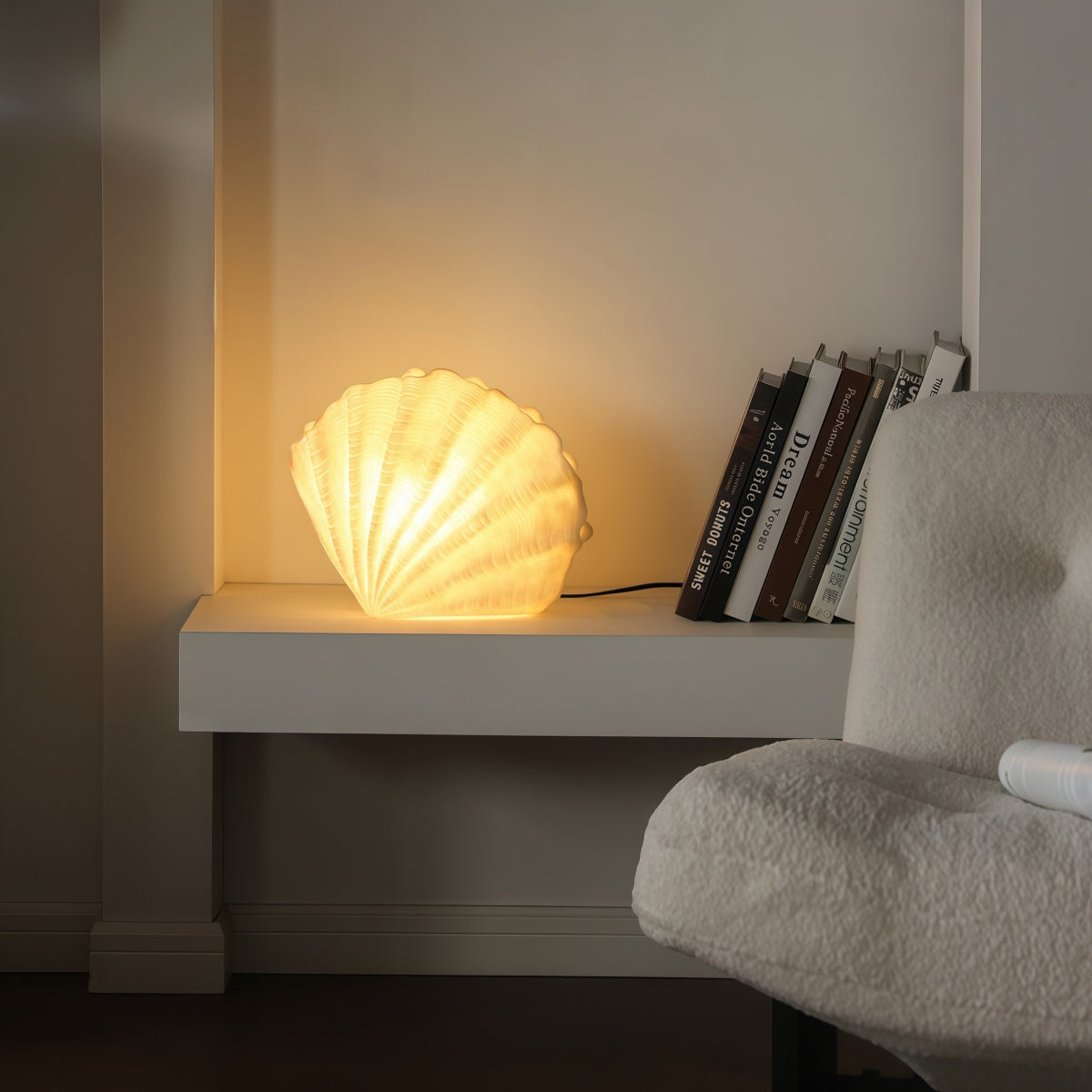 French-Style Vintage-Inspired Seashell and Conch Table Lamp Nautical-Themed Decorative Ornament