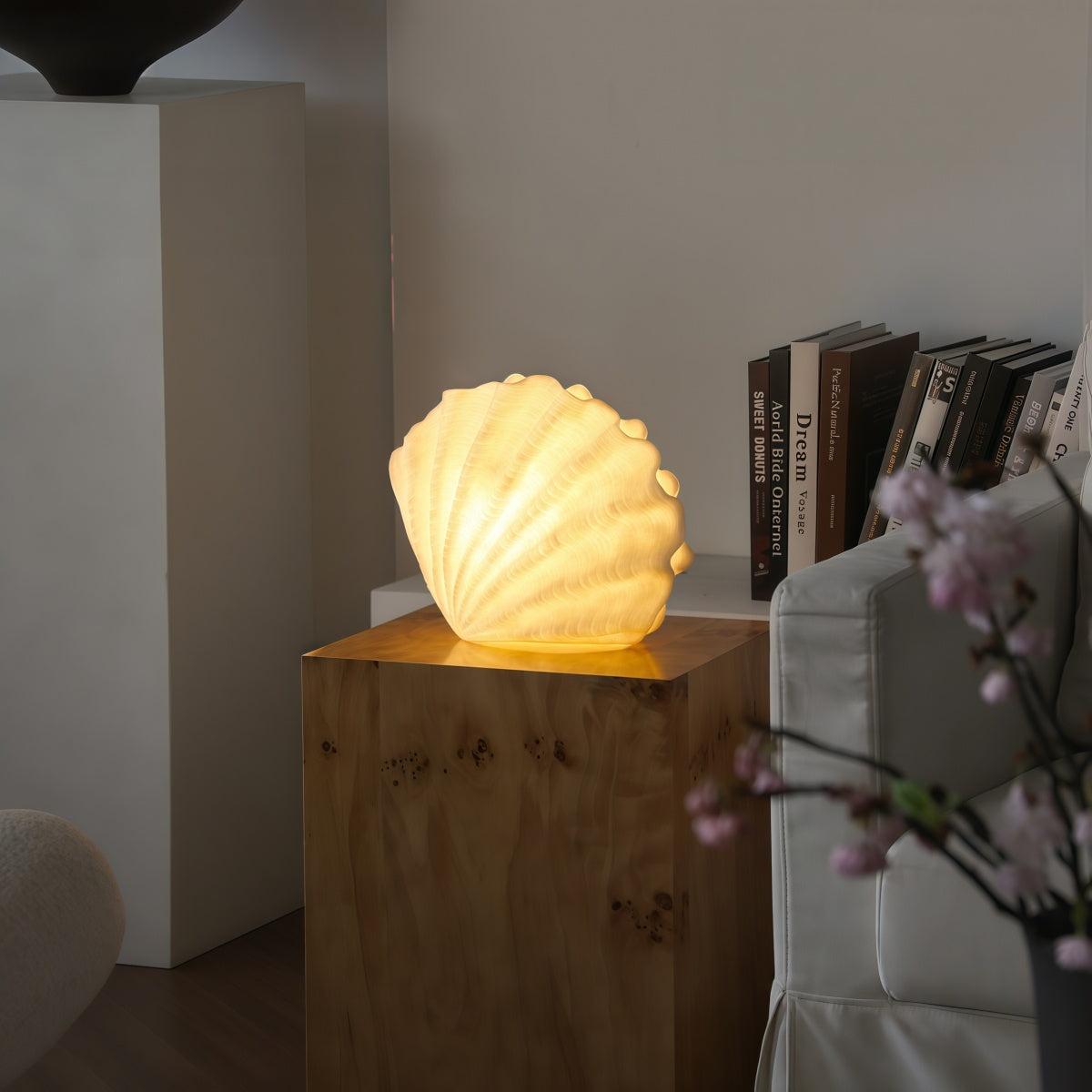 French-Style Vintage-Inspired Seashell and Conch Table Lamp Nautical-Themed Decorative Ornament