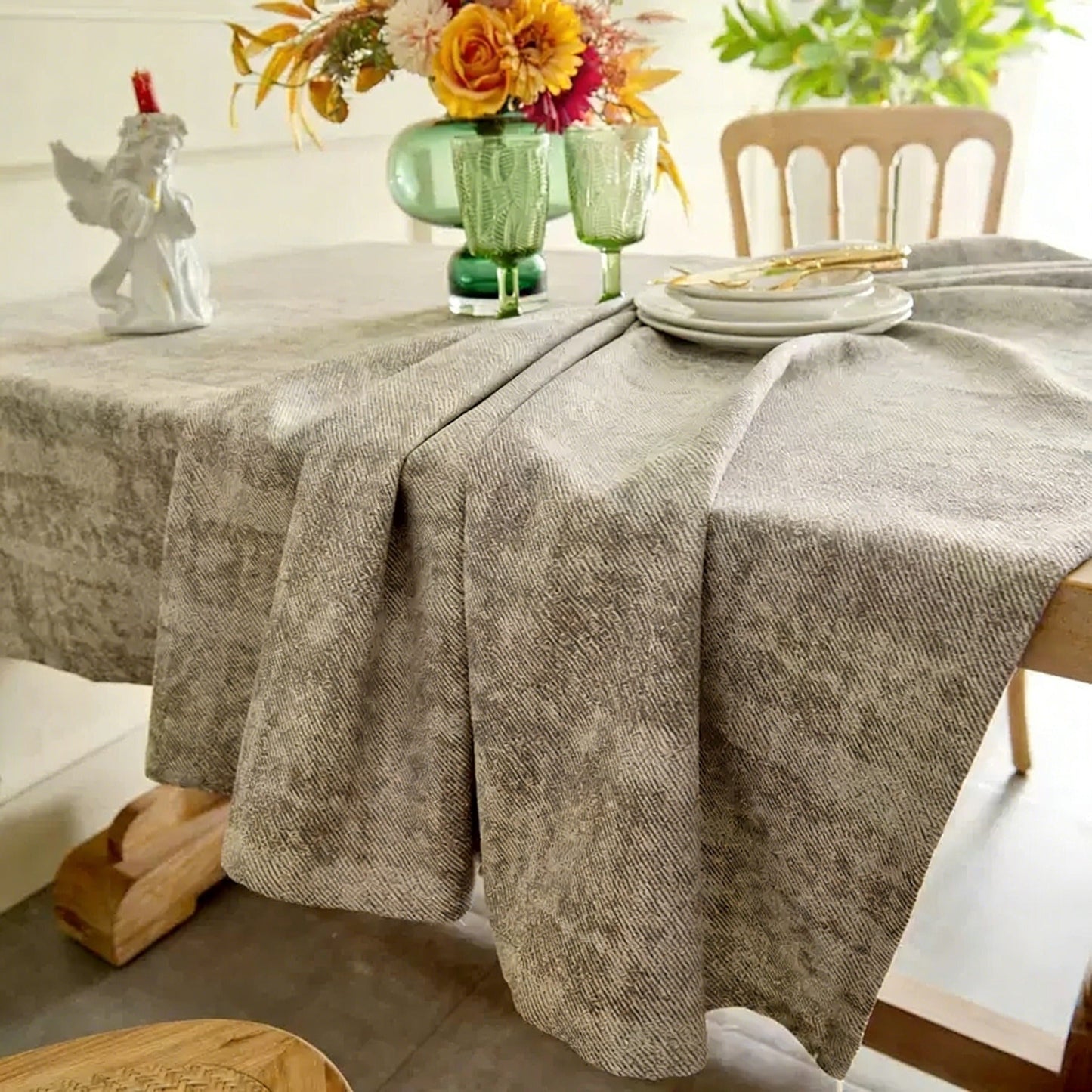 Nordic light luxury cotton linen jacquard tablecloth with tassel details for dining and coffee tables