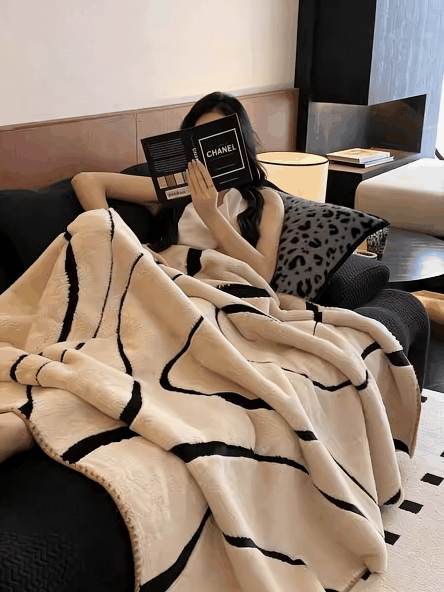 Reversible jacquard rabbit fur throw blanket in plush polyester for office naps and home comfort